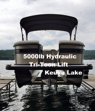 PIcture of a 5000 pound hydraulic Tri-toon lift on Keuka lake